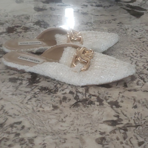 Steve Madden slip on flats - Picture 3 of 7